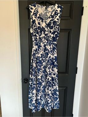 Sleeveless Blue & White Floral Midi Dress